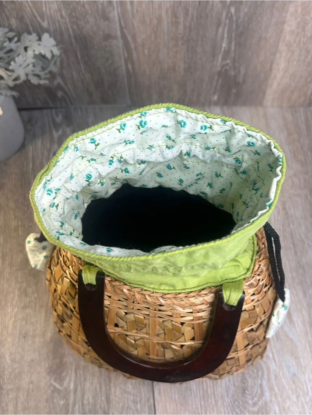 Vintage Straw Basket Handbag Wood Handle Drawstring Floral Lined Boho Beach Tote